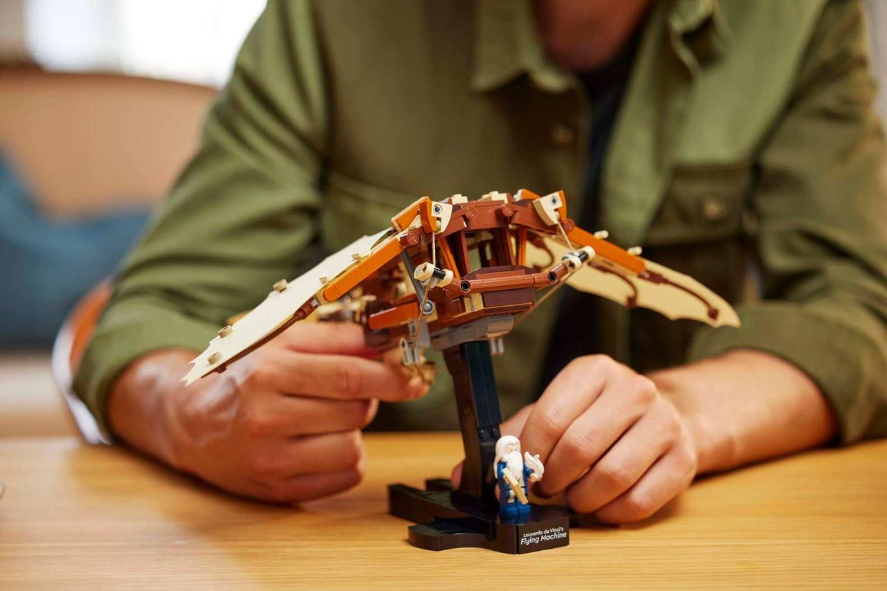 Leonardo da Vinci's Flying Machine Brick Set