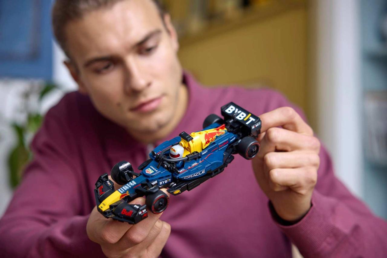Oracle Red Bull Racing RB20 F1 Race Car