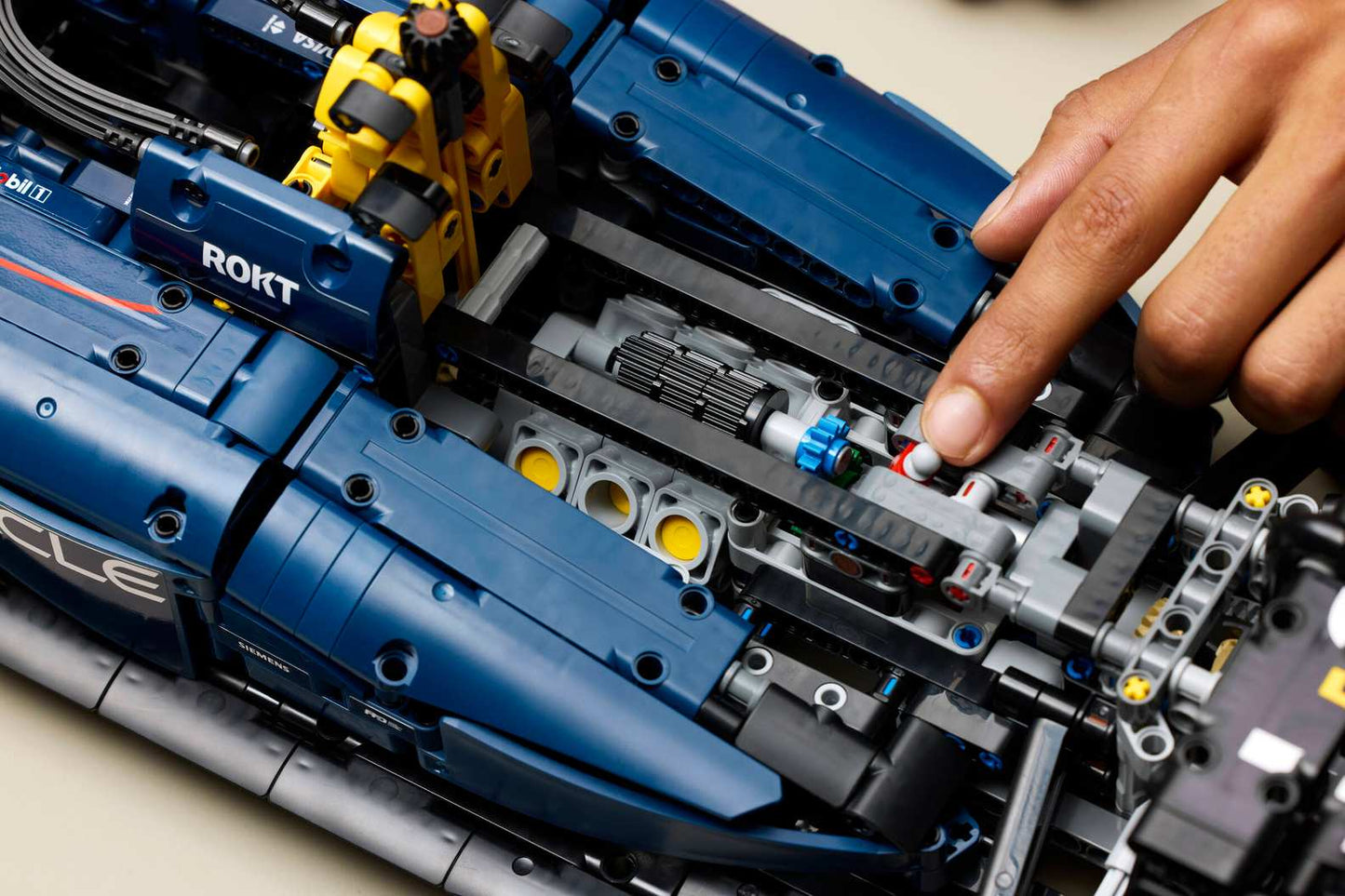 Technic Oracle Red Bull Racing RB20 F1 Car