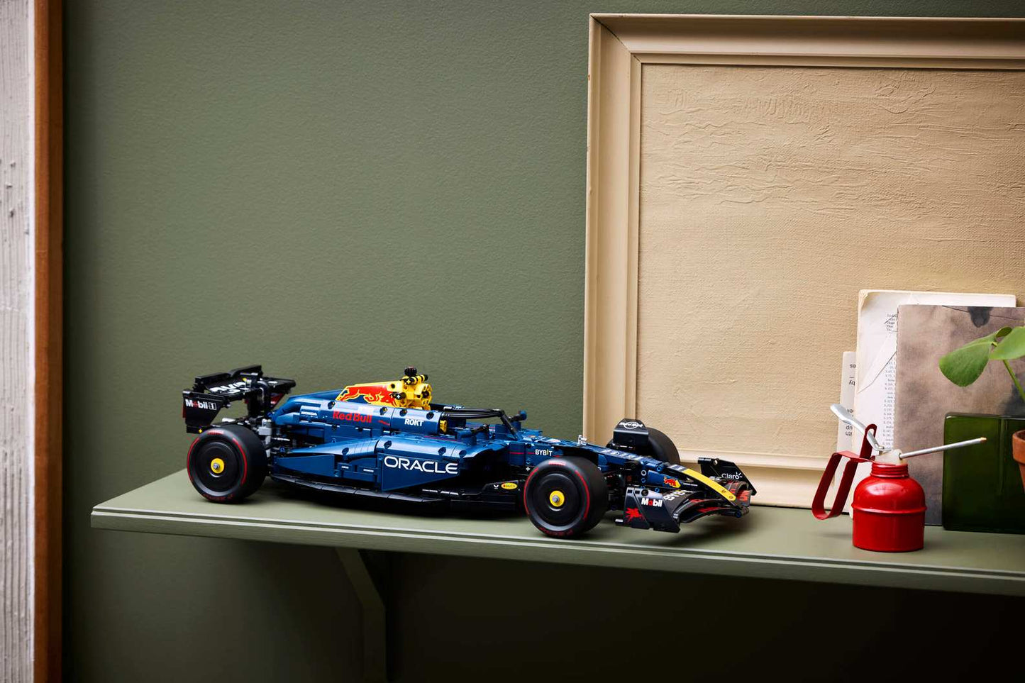 Technic Oracle Red Bull Racing RB20 F1 Car